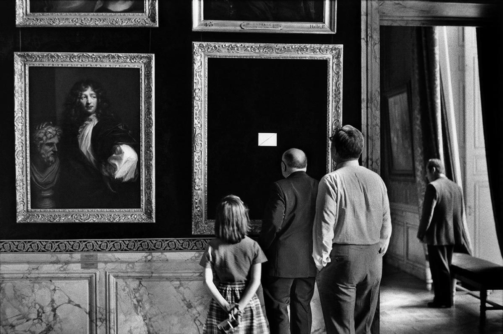 Elliott Erwitt,  Versailles, France , 1975, printed later, gelatin silver print, the Museum of Fine Arts, Houston, museum purchase funded by Photo Forum 1990, 90.532. © Elliott Erwitt/Magnum Photos