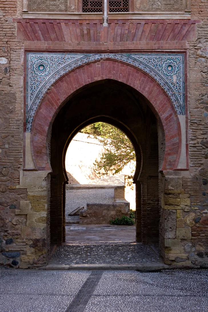 alhambra_walkway.JPG