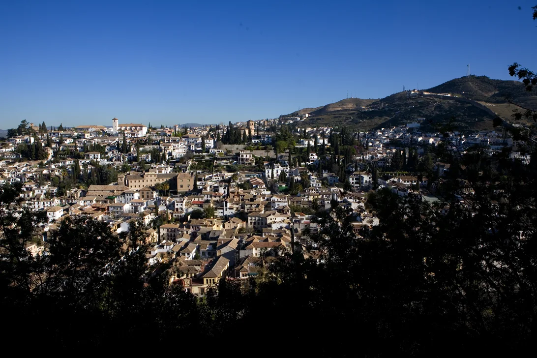 spain_granadatown.JPG
