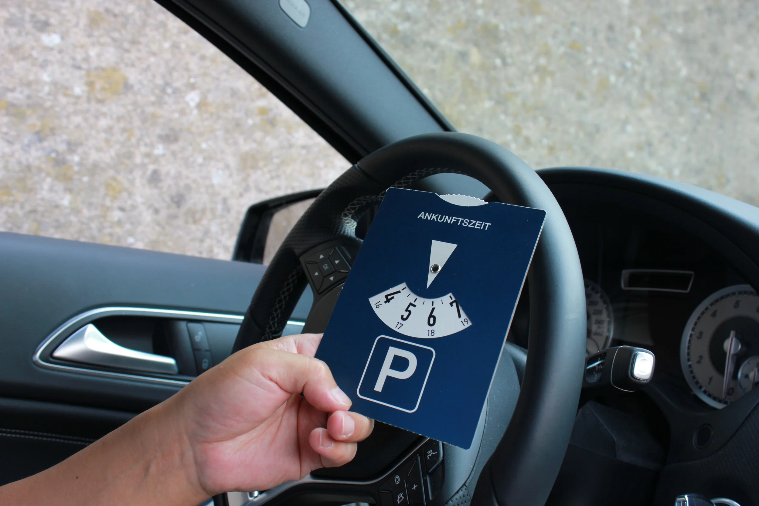When parking, you set your own hour of arrival by the honor system. 