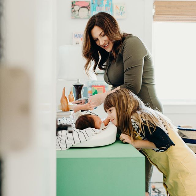 How many people show up to your kid&rsquo;s school&rsquo;s general PTA meetings? How do you entice turn out? Asking for a friend... 😏 in other news, LOOK AT THE LOVE! Gah. 💕 #leebrownphotos #sacramentophotographer #lifestylefamilyphotography #newbo