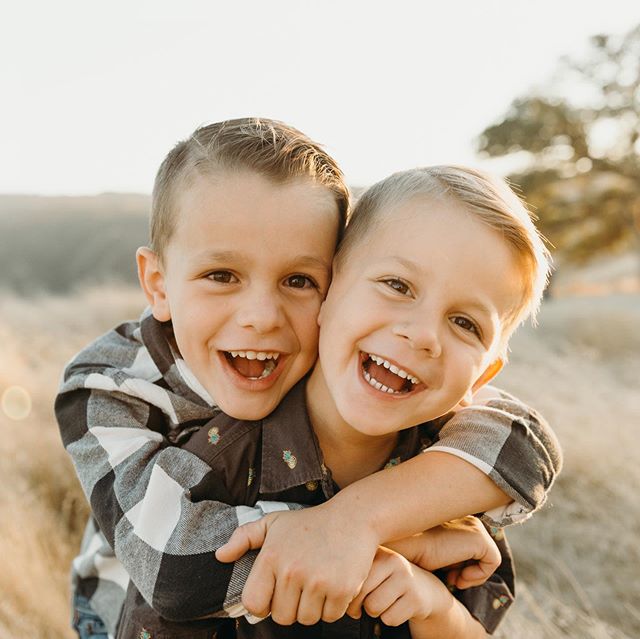 I know a black cat crossing your path is bad luck, but what about a snake and a tarantula?? ...yay nature... 😳 this crew wasn&rsquo;t bothered and I *think* I played it cool.. #leebrownphotos #sacramentophotographer #familyphotography #delvalle