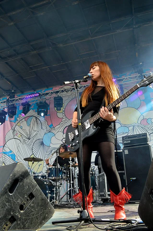 Capsula band live performance official photos psychedelic rock trio coni duchess