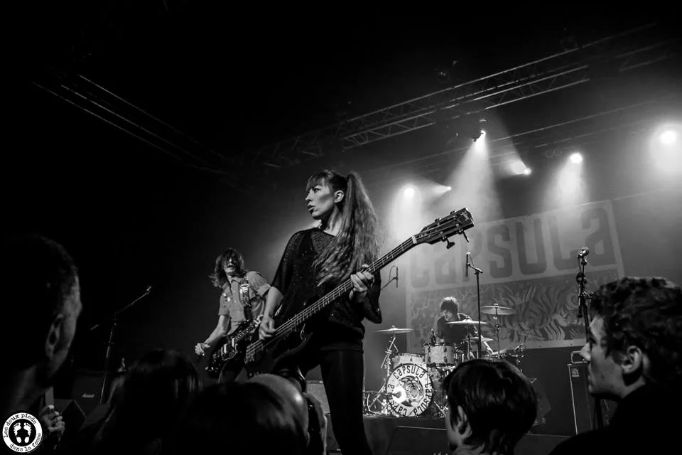 Capsula band live performance official photos psychedelic rock trio coni duchess