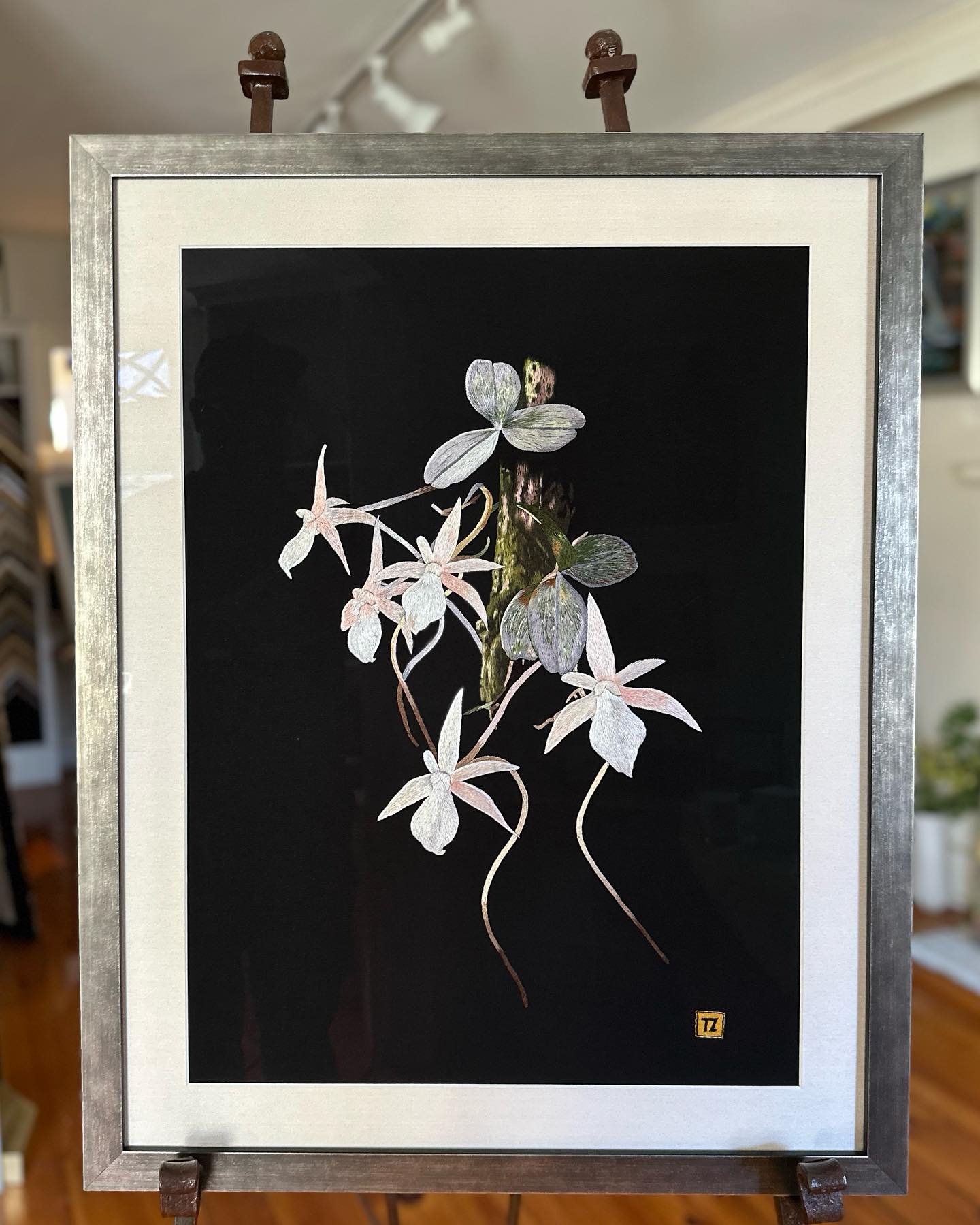 Embroidery on silk.  A modern profile with a vintage finish is the perfect compliment to this beautiful hand made creation. 

#embroideryart #textileart #customframing #fotiouframes #museumglass #bedfordvillagebuzz #bedfordny #northernwestchester