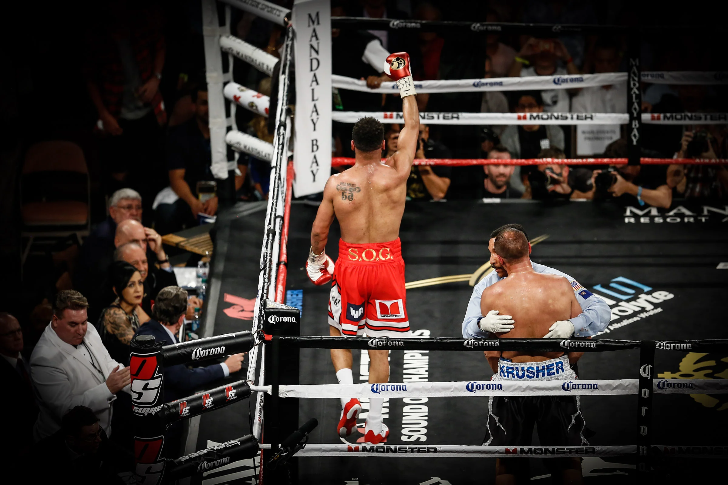 LR_WARD VS KOVALEV-FIGHT NIGHT-TRAPPFOTOS-06172017-8884.jpg