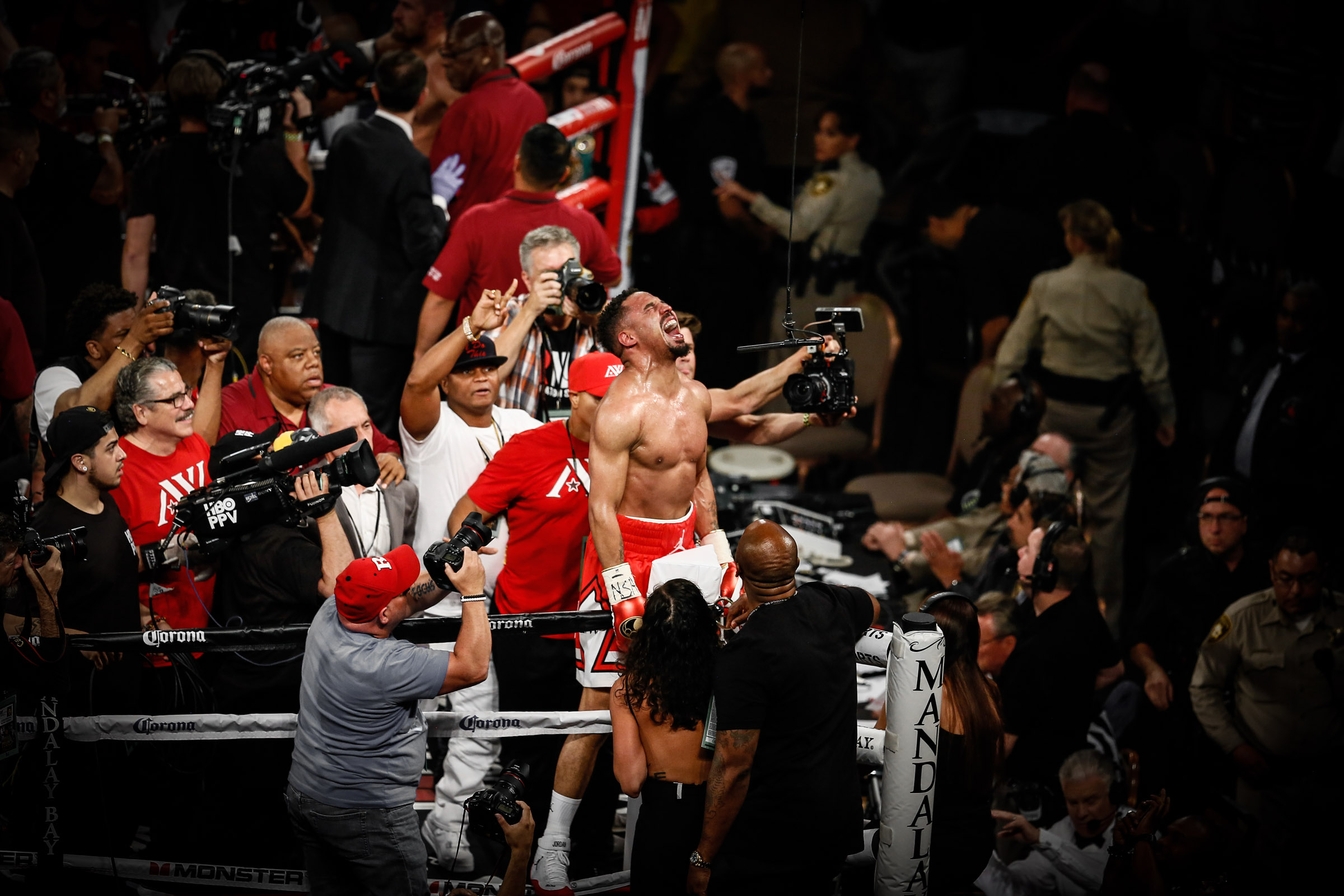 LR_WARD VS KOVALEV-FIGHT NIGHT-TRAPPFOTOS-06172017-8928.jpg