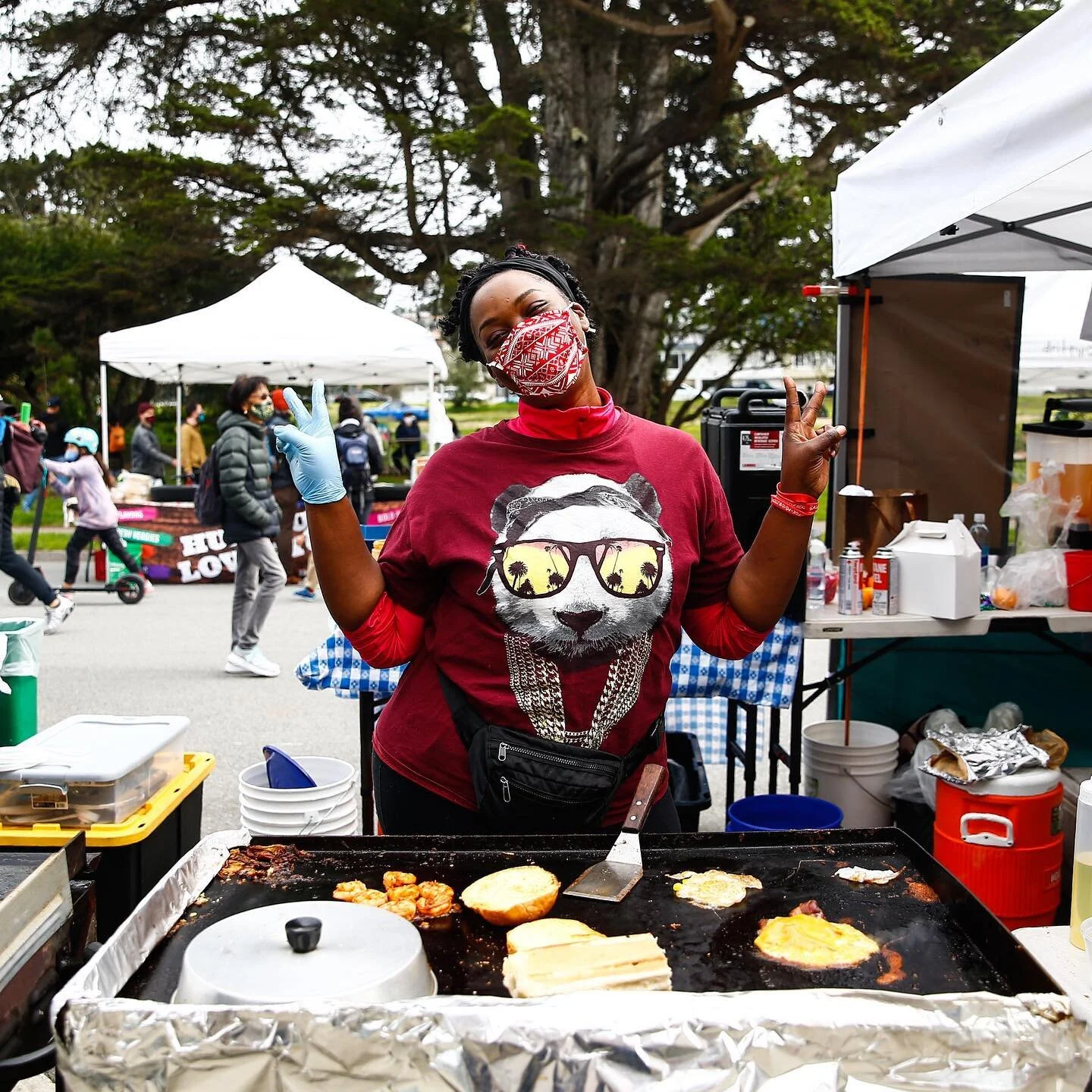 Sunset Sundays! 📍 37th Avenue between Ortega &amp; Quinrtara, if you&rsquo;re interested in delicious things 🦐☕️🍩🎉 &amp; they also have more than just food! Shop local apparel - I got an Ocean Beach sweatshirt that I lovvvvve (@fleetwood_sf 😉) &