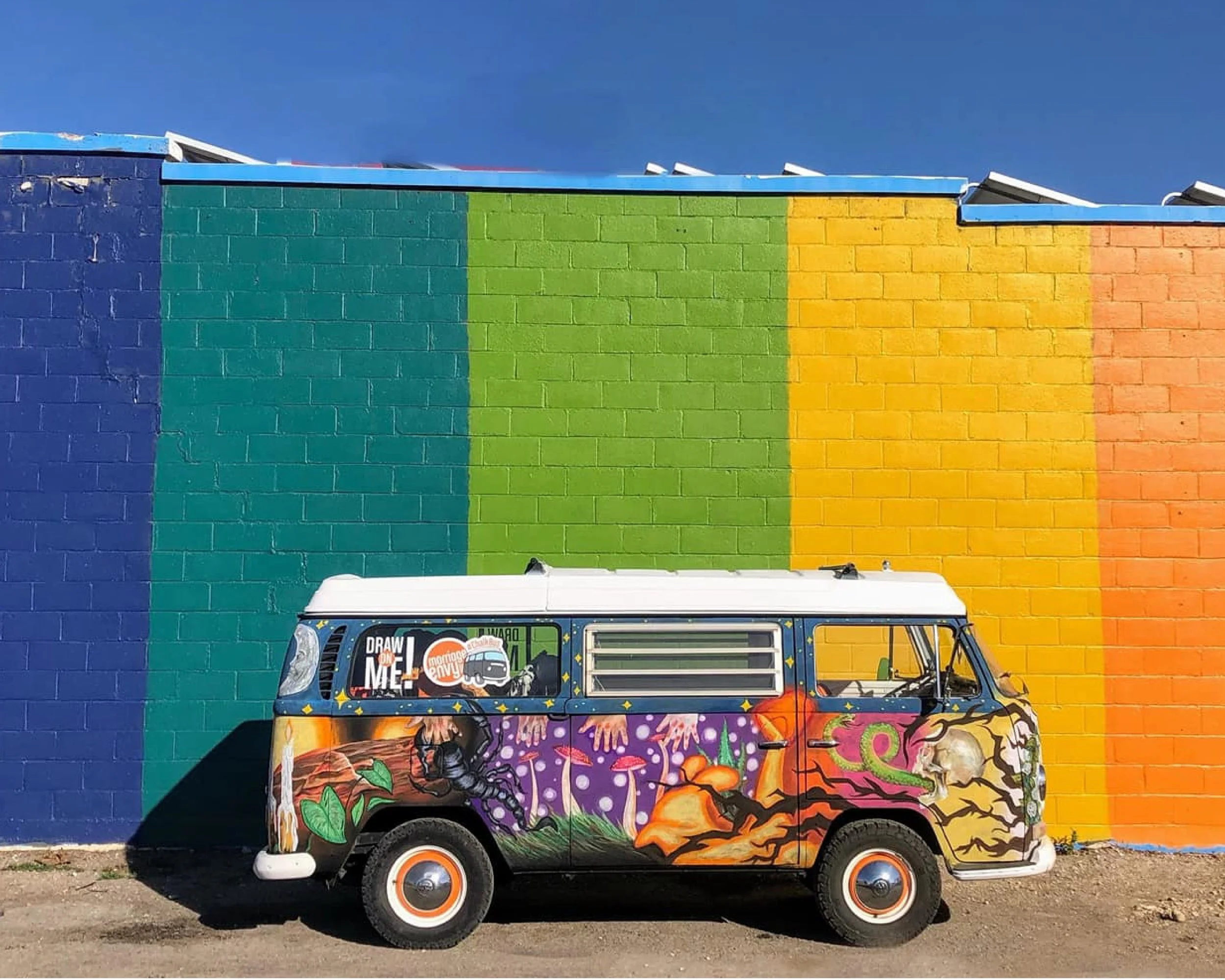 ChalkBus Mural Rainbow background - Puzzle_520_hor_template.jpg