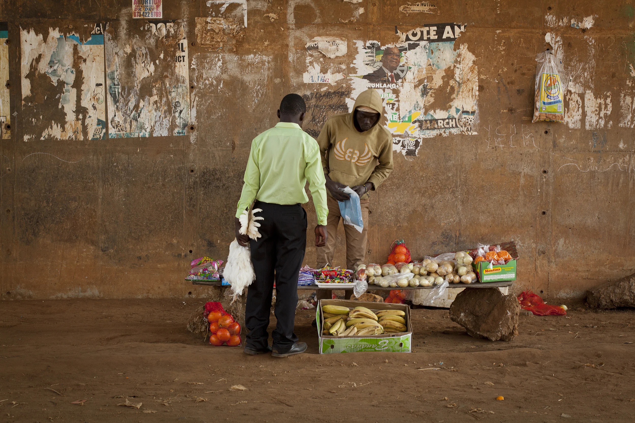 'Chicken for Dinner', photograph by Heather Mull, Kliptown, South Africa