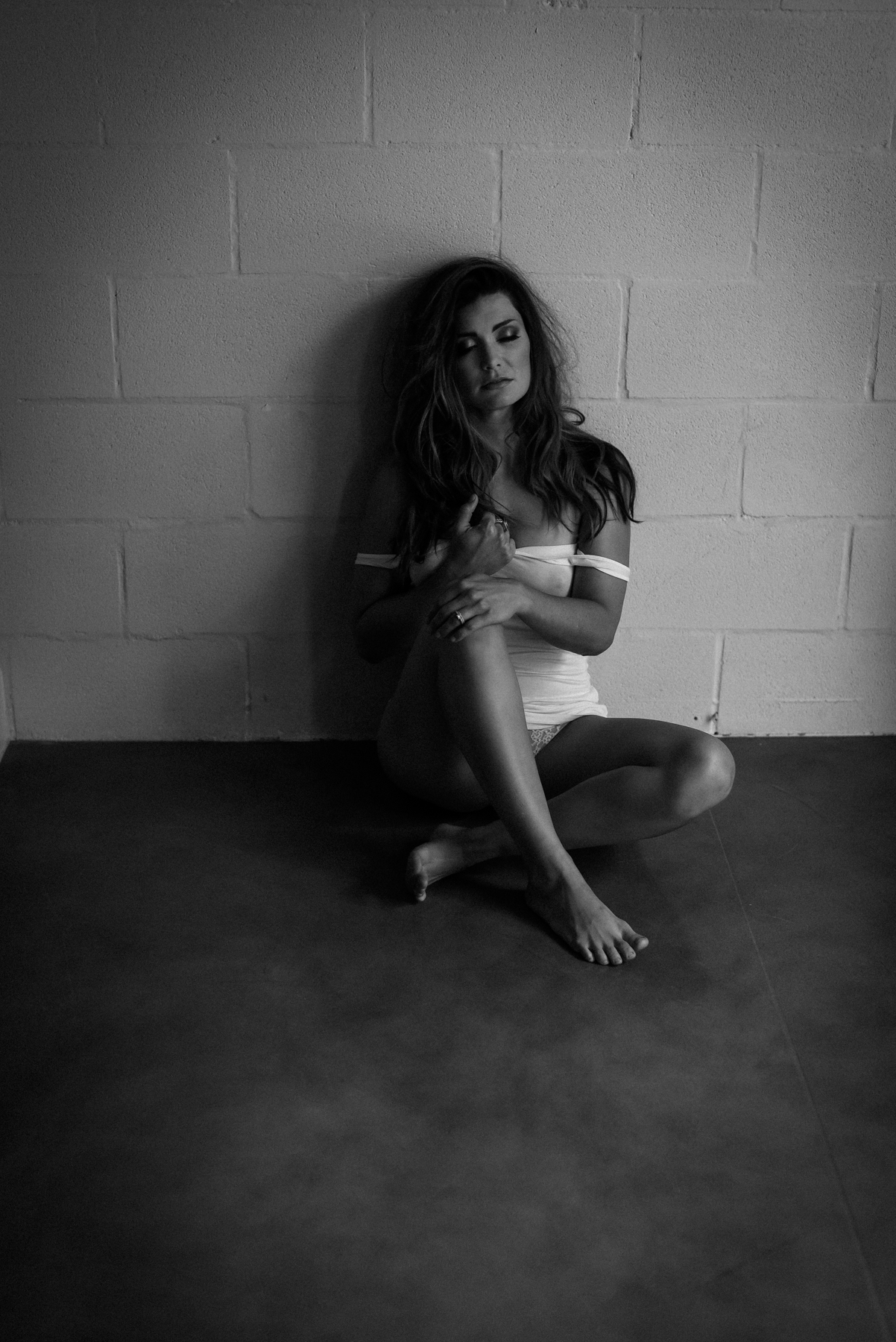My shoot with Miss S earlier this month. She's obviously still a total babe. But now, here she is, 2 children later looking her most stunning. Less makeup, less wardrobe fuss, and with a FAR more advanced photographer than the one from the shoot to the left. 