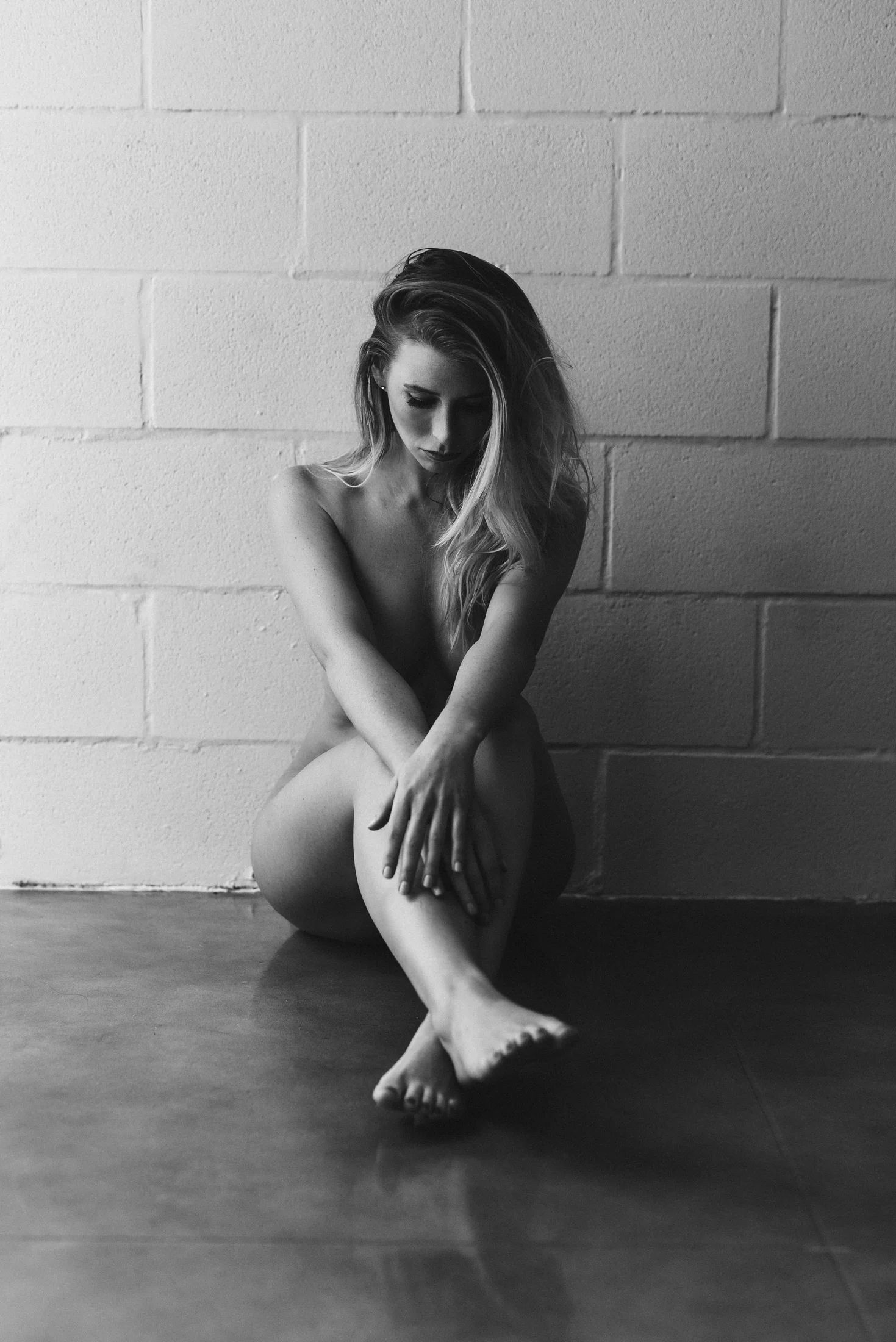 Blackandwhiteboudoir_austin-16.jpg