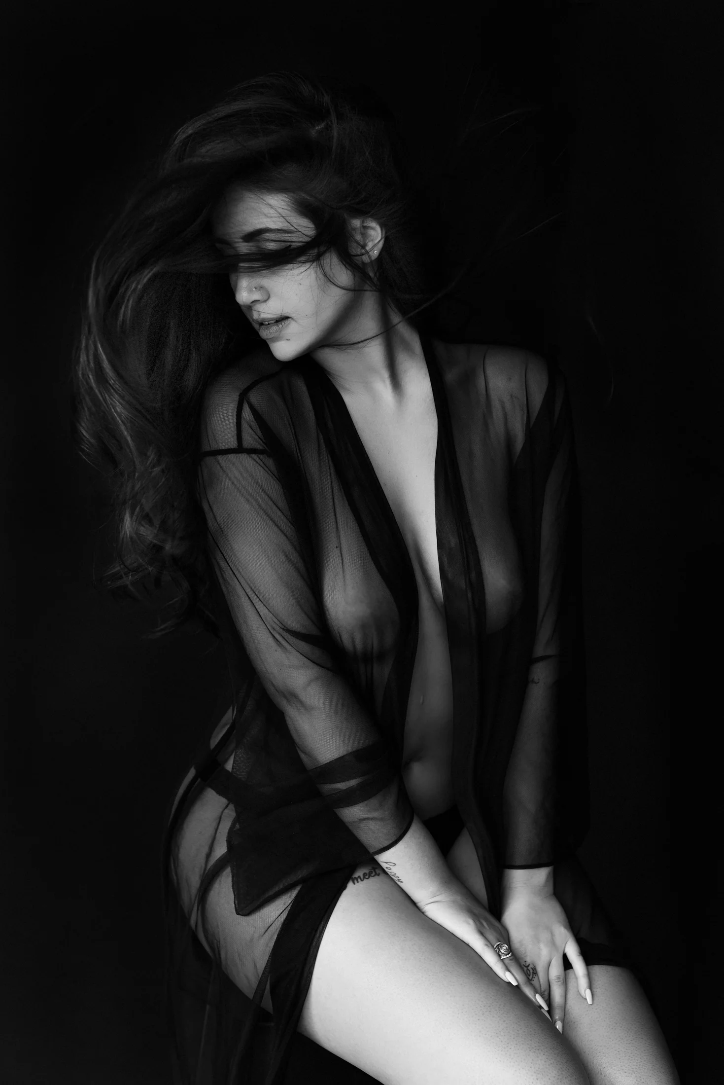 MISS “M” SAID….. “Even in the safety of my own home being naked alone is uncomfortable.. but with Kara the second my shoot began I was the most comfortable I’ve ever been and that’s not an exaggeration. I’m not sure how she makes you feel so at peace but you know it when you walk in. Even if I hadn’t gotten the most beautiful pictures (which let’s face it just by her insta you can see her raw talent..) the experience and feeling of being that comfortable and at peace with my body was worth it all. To see physical proof of how I look and not the distorted image in my mind was a huge boost in morale and confidence!”
