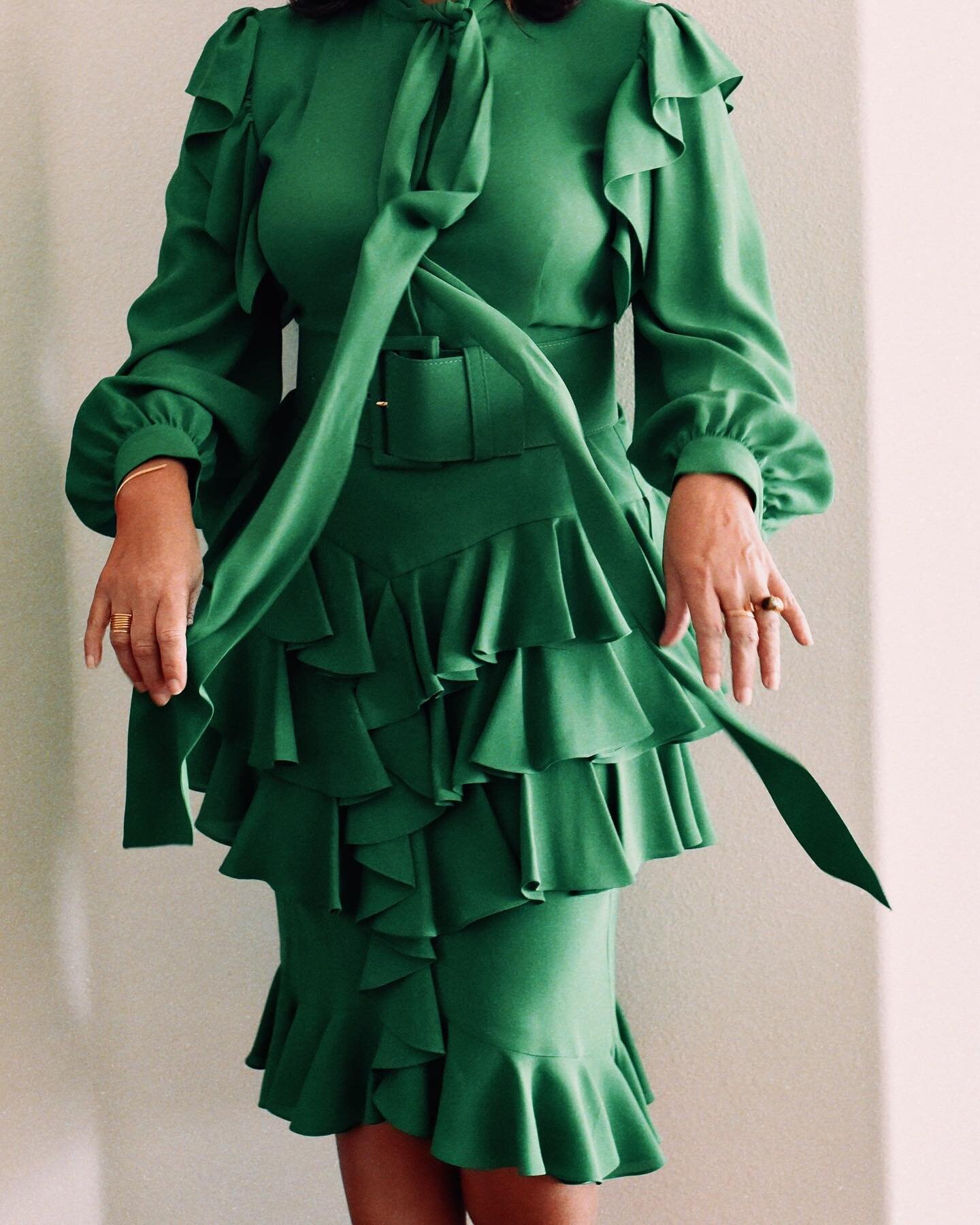 Top o&rsquo; the mornin to you with this fierce St. Pat&rsquo;s look from the always-elegant @mcfayden19 showing us that a good luck charm can most certainly be clothes . 🍀 

Suzanne McFayden styled by @brianm.curated shot by KMC artist Joeli Middle