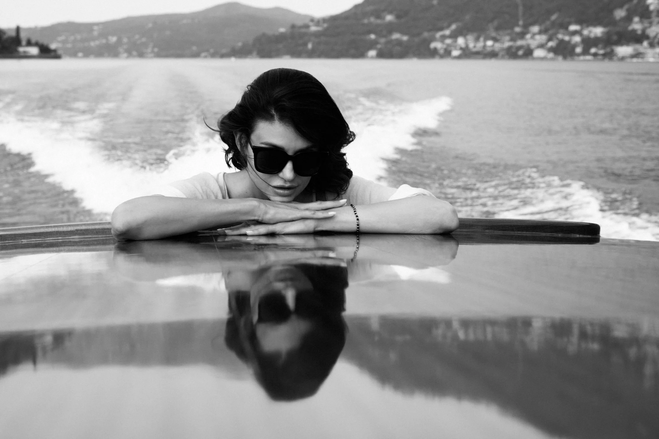 LakeComoPhotoShoot_lakecomoboat_karamariestudios-1.JPG