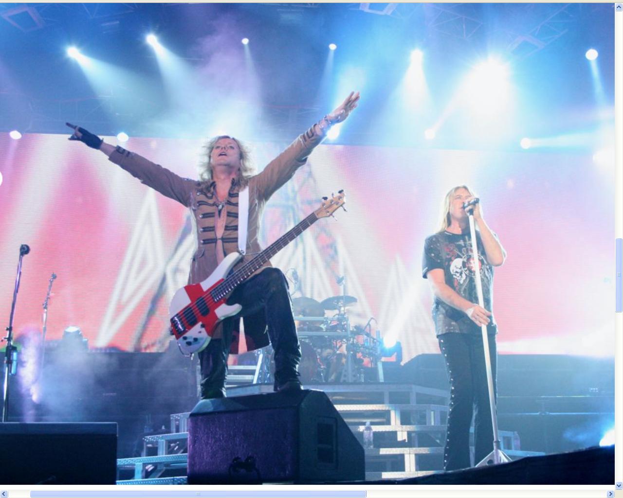 def-leppard-2011.jpg