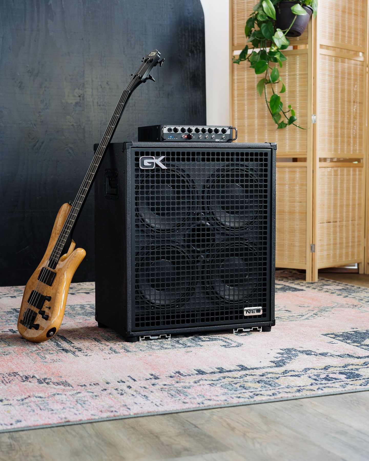 Get loud with the NEO IV 410! 
#bassgear #bassmagazine #notreble #gallienkrueger