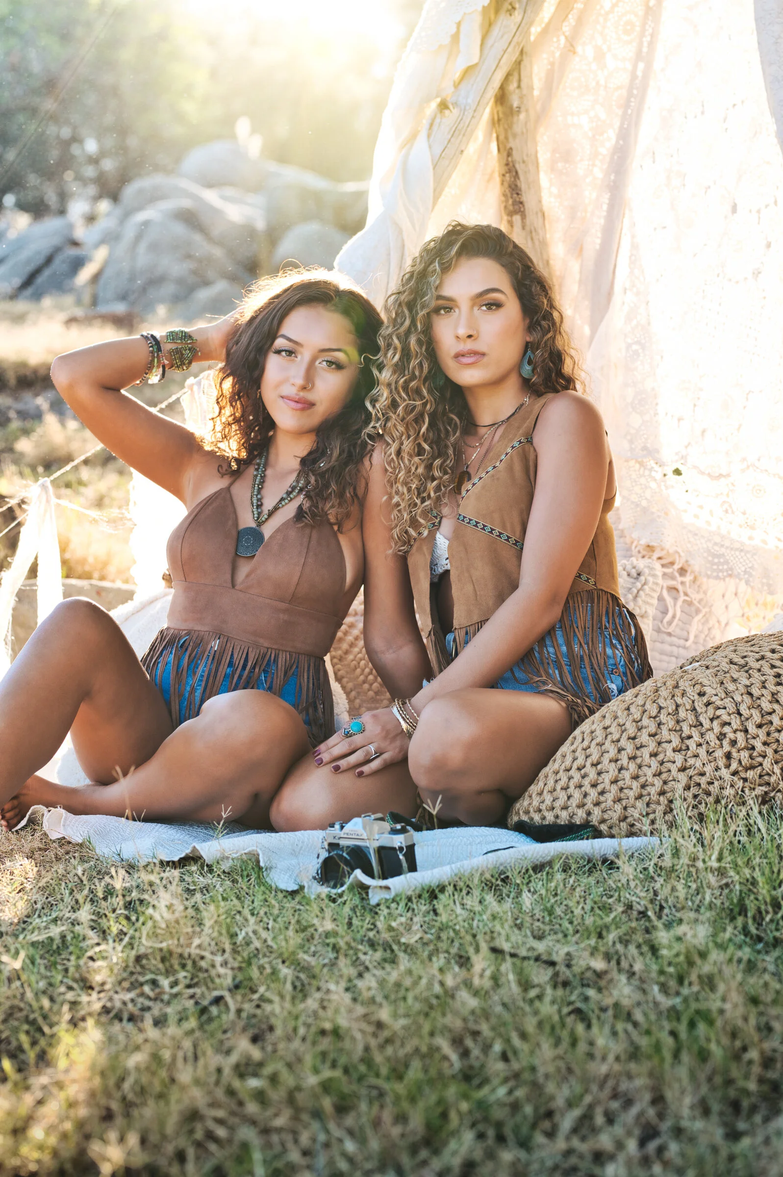  Not often you get to photograph some amazing sisters like this!Say hi to @xoyessicita and @julianaghishan.Thanks to my good friend @shellylangephotography four, including me, on this outing.....#model #california #comercialphotographer #location #ma