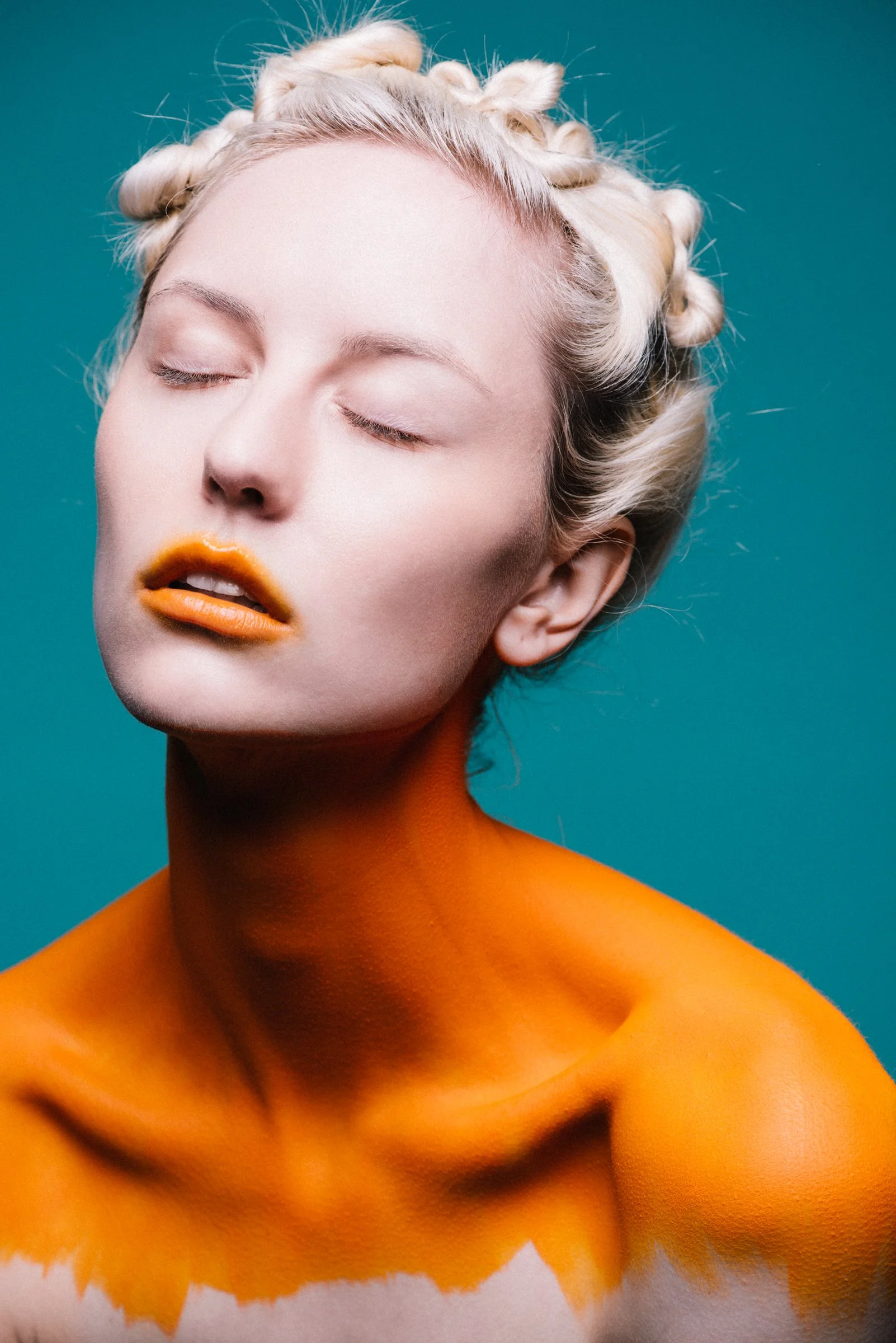 Fine art body paint portrait orange lips teal background eyes closed, Sacramento photographer Tim Engle