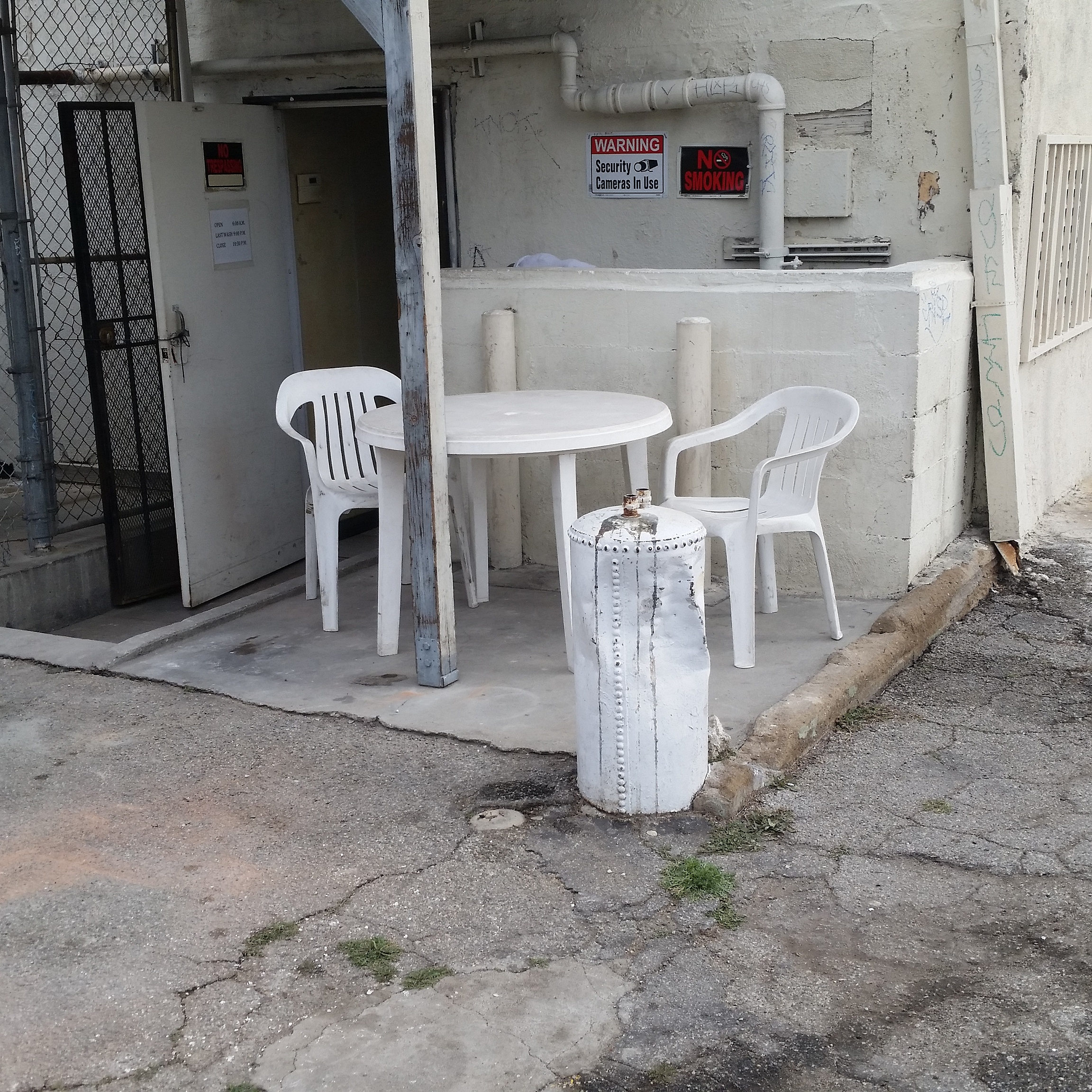   This all #white siutuation   Puts the #demure #enthusiast in #lounge   Sit down and share #bollard time  