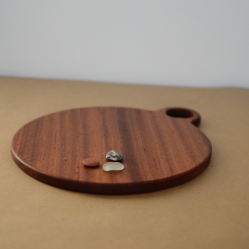 Mahogany Board with Handle The grain on this mahogany board actually sparkles. With a 11 3/4 inch diameter it's big enough to serve a birthday cake. Made from reclaimed mahogany gathered in Brooklyn.*