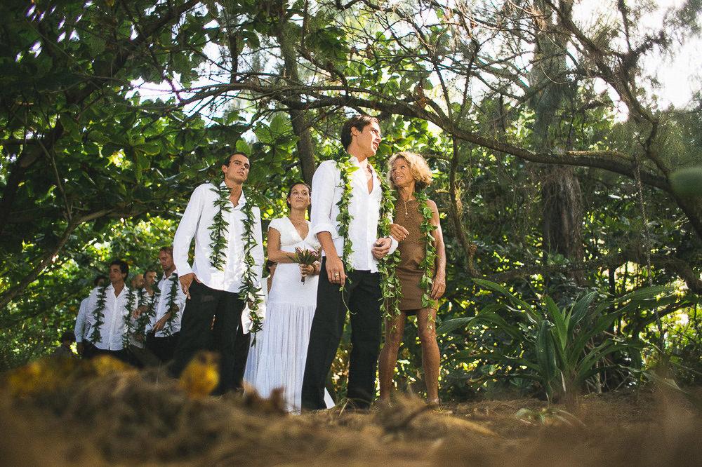 Tunnels Beach Wedding-10.jpg