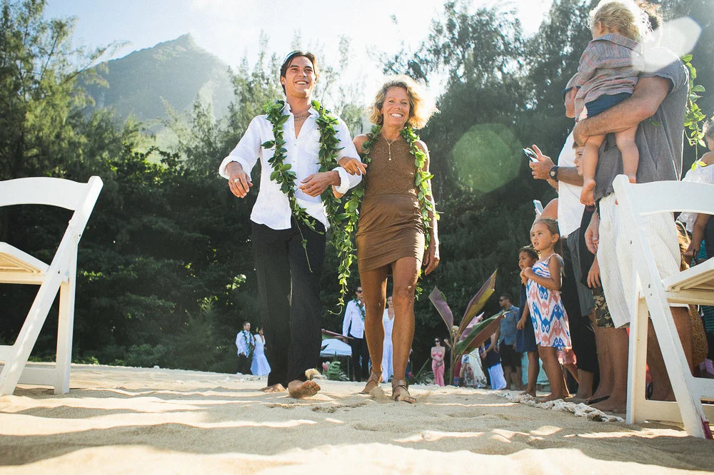 Tunnels Beach Wedding-11.jpg