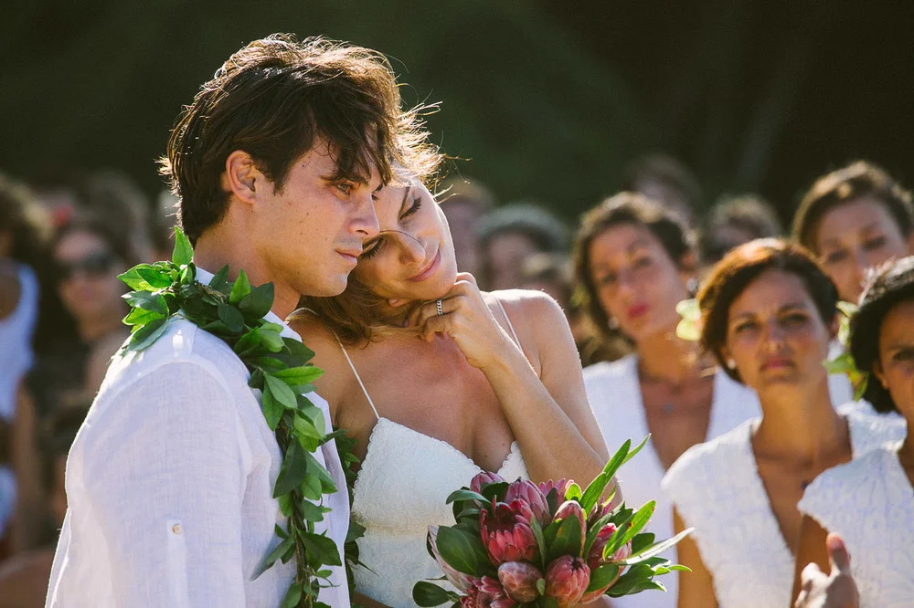 Tunnels Beach Wedding-18.jpg