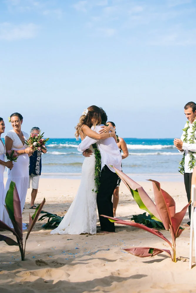 Tunnels Beach Wedding-26.jpg