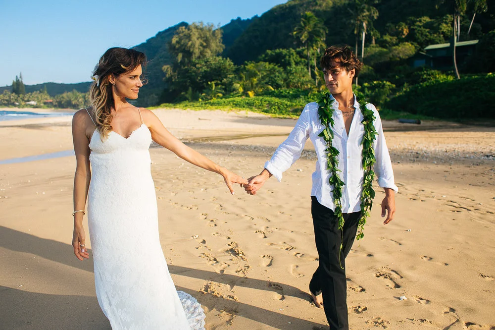Tunnels Beach Wedding-31.jpg