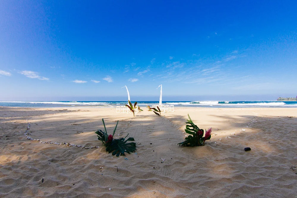 Tunnels Beach Wedding.jpg