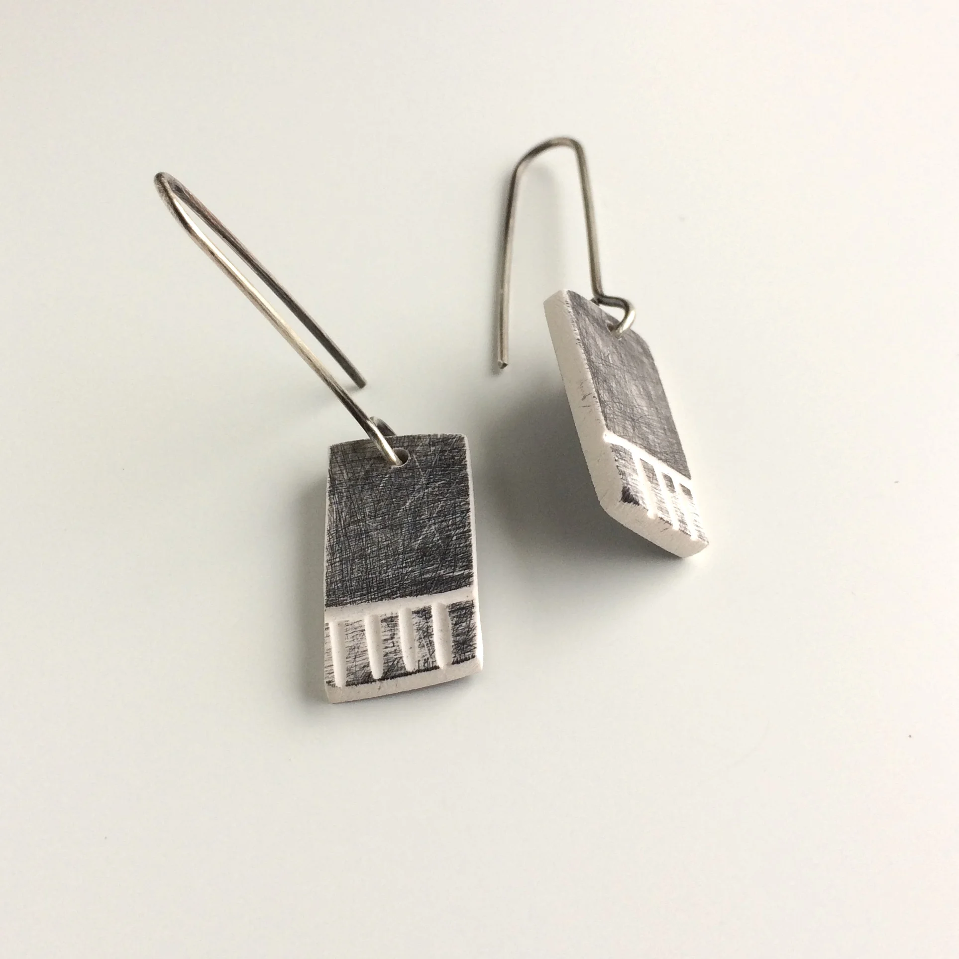 grey-white-ooak-earrings.JPG