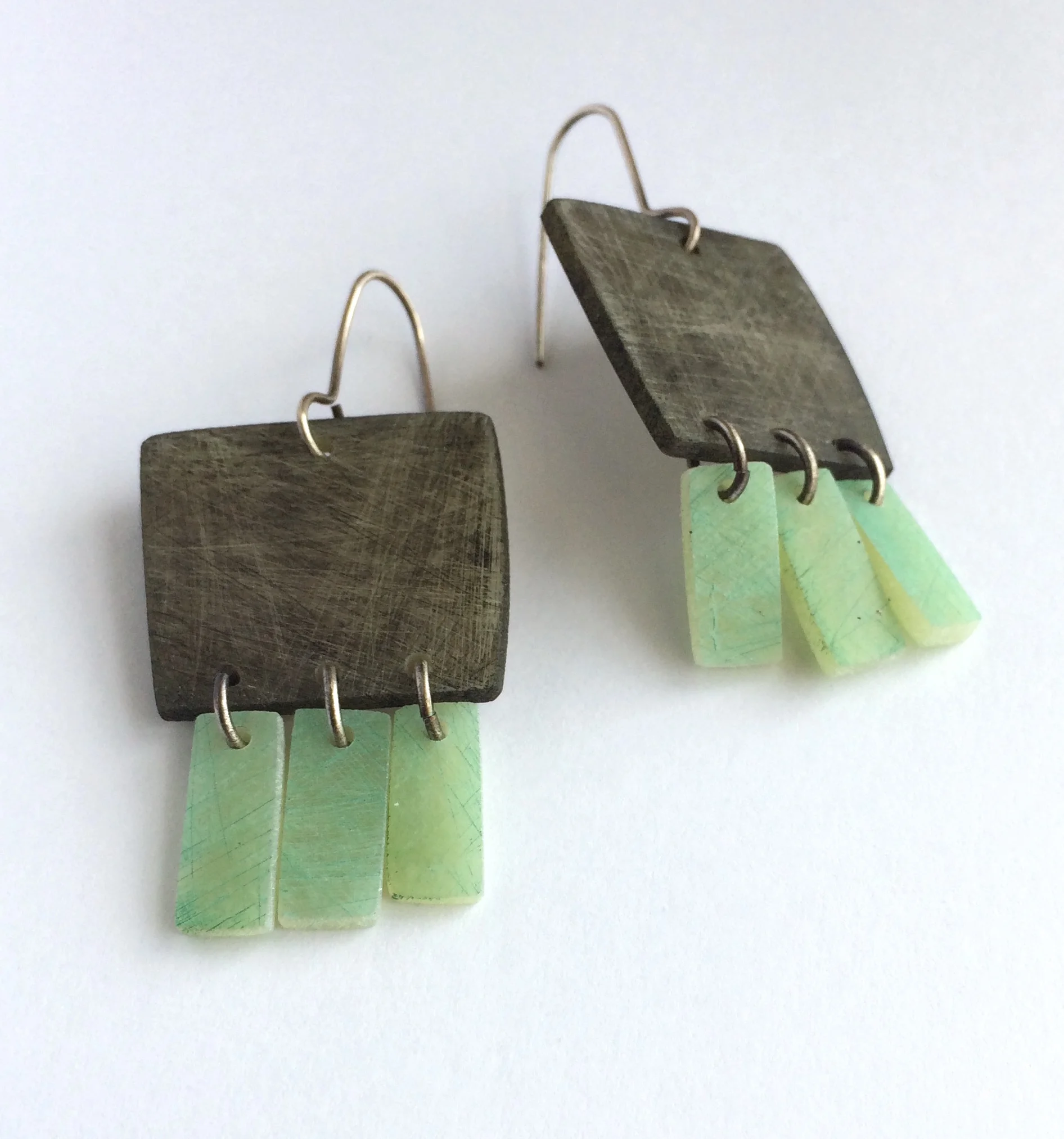 green-dangle-ooak-earring.JPG