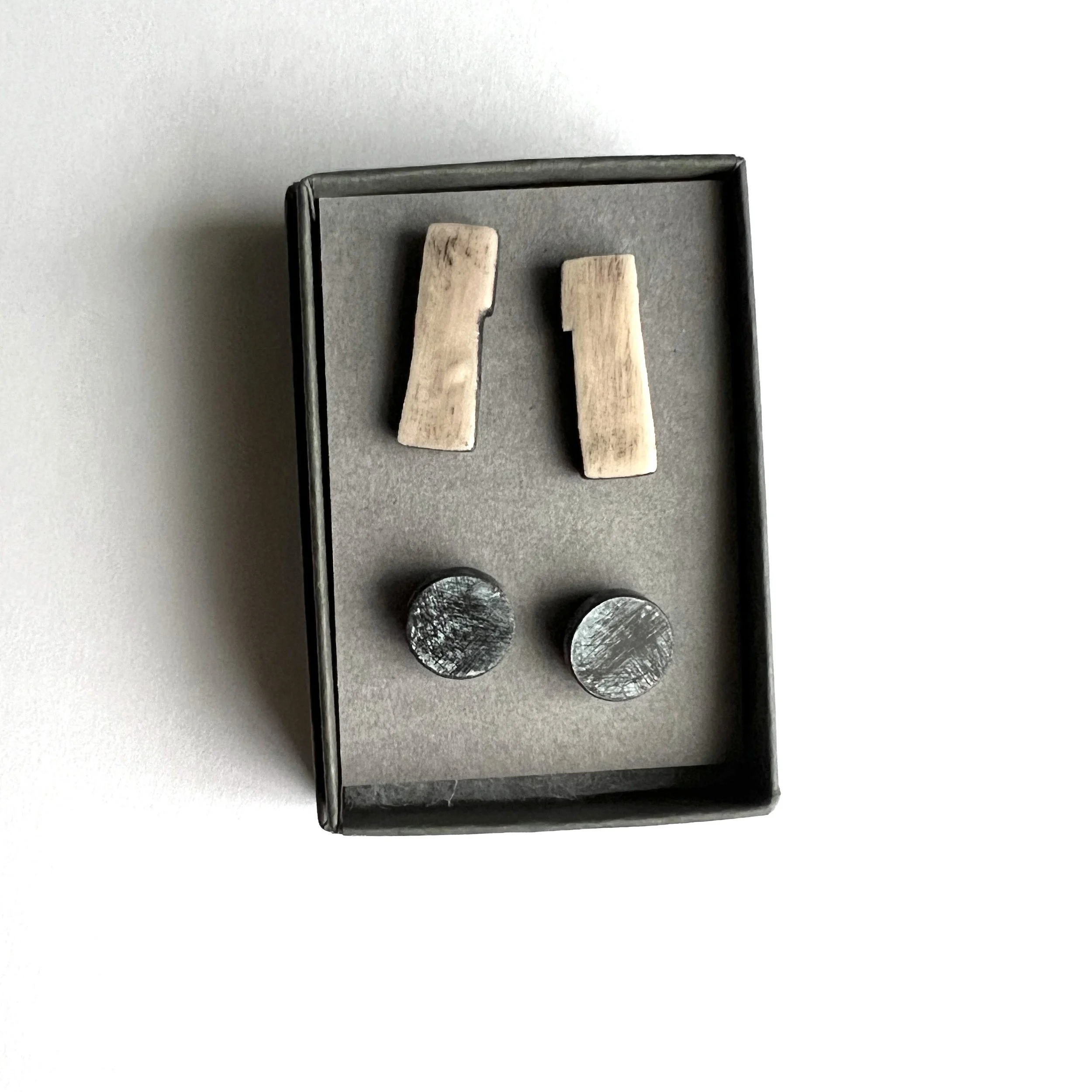 bone-silver-black-earring-box-set.JPG