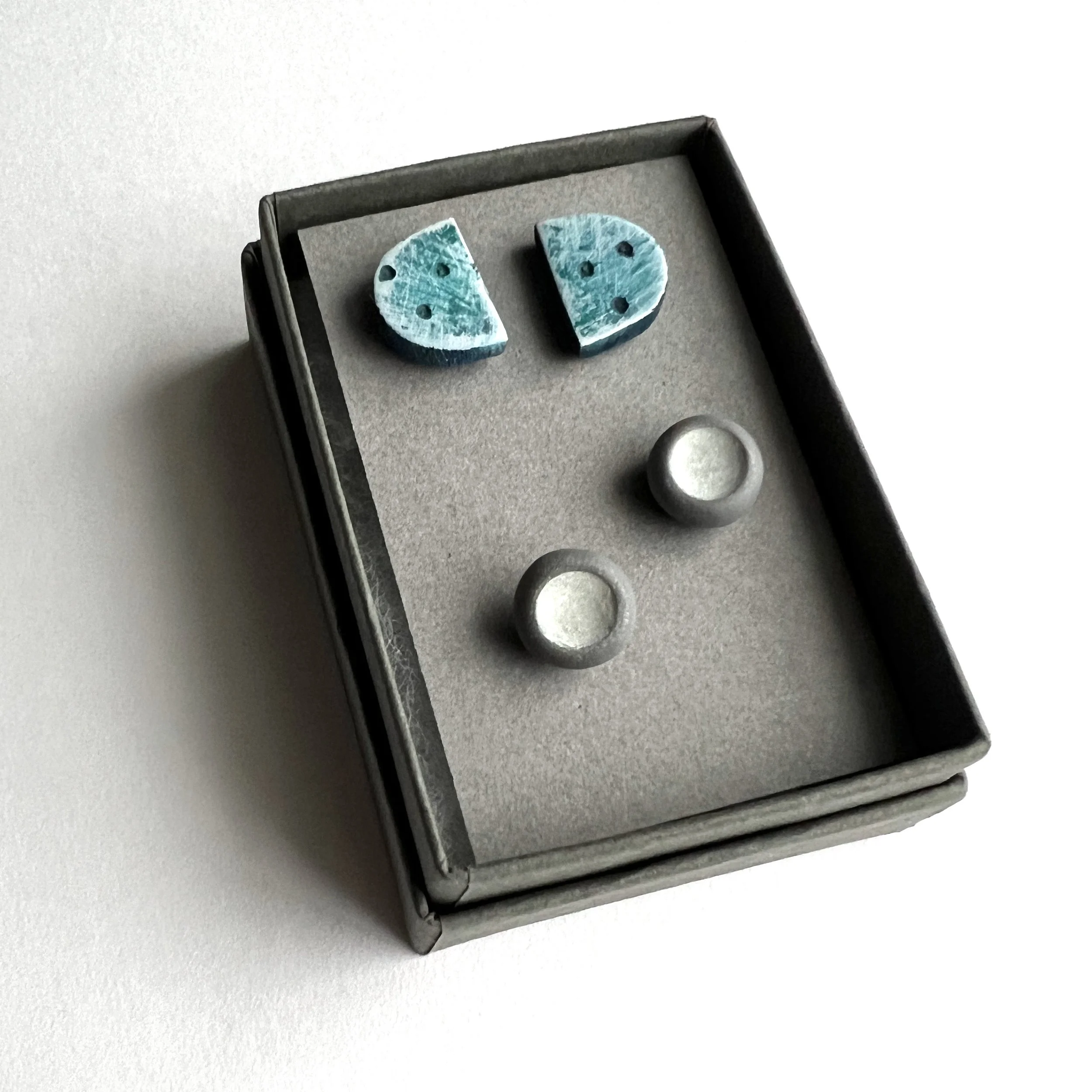 Blue-half-circle-white-dot-box-earring-set.JPG