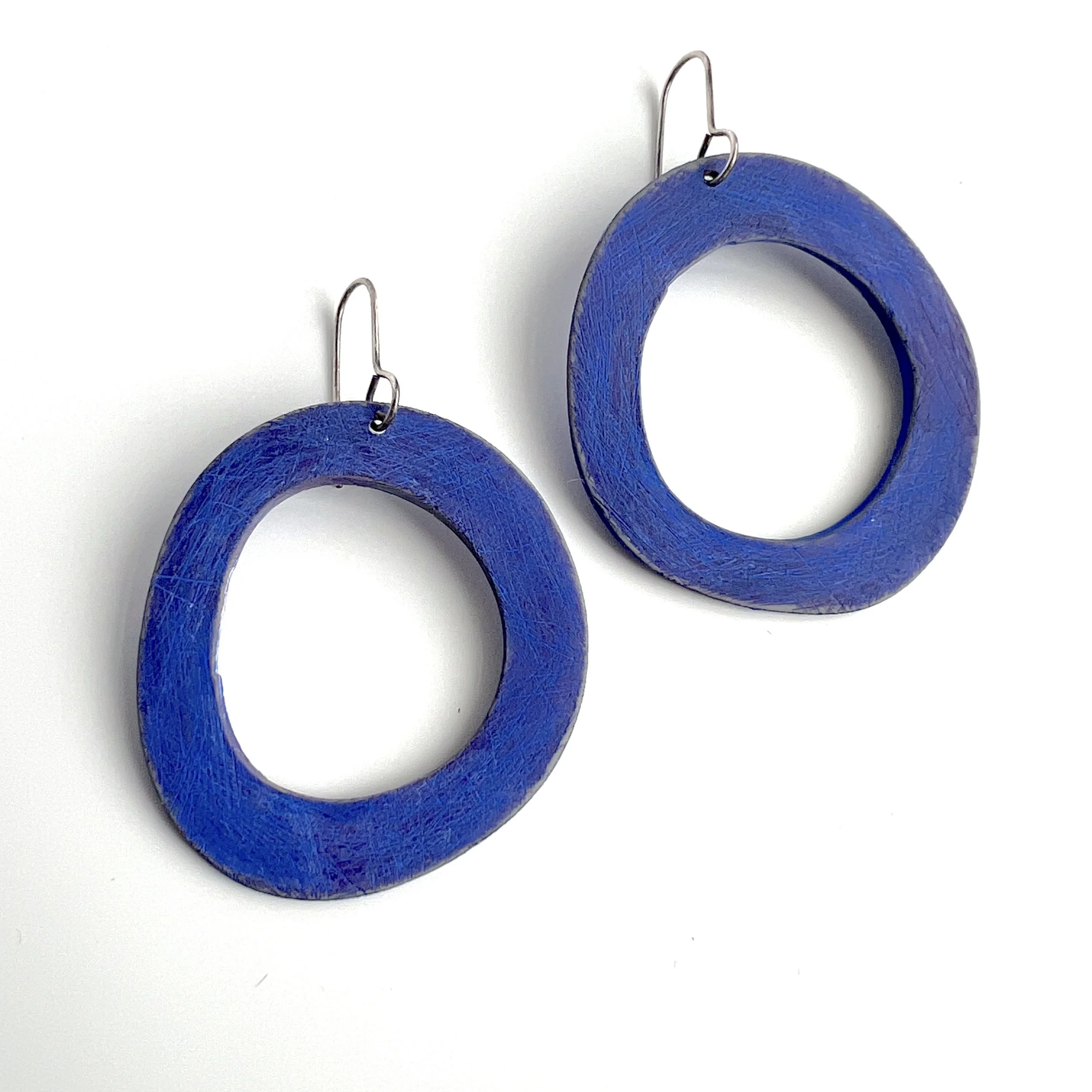 blue-circle-whirl-dangle-earring.JPG