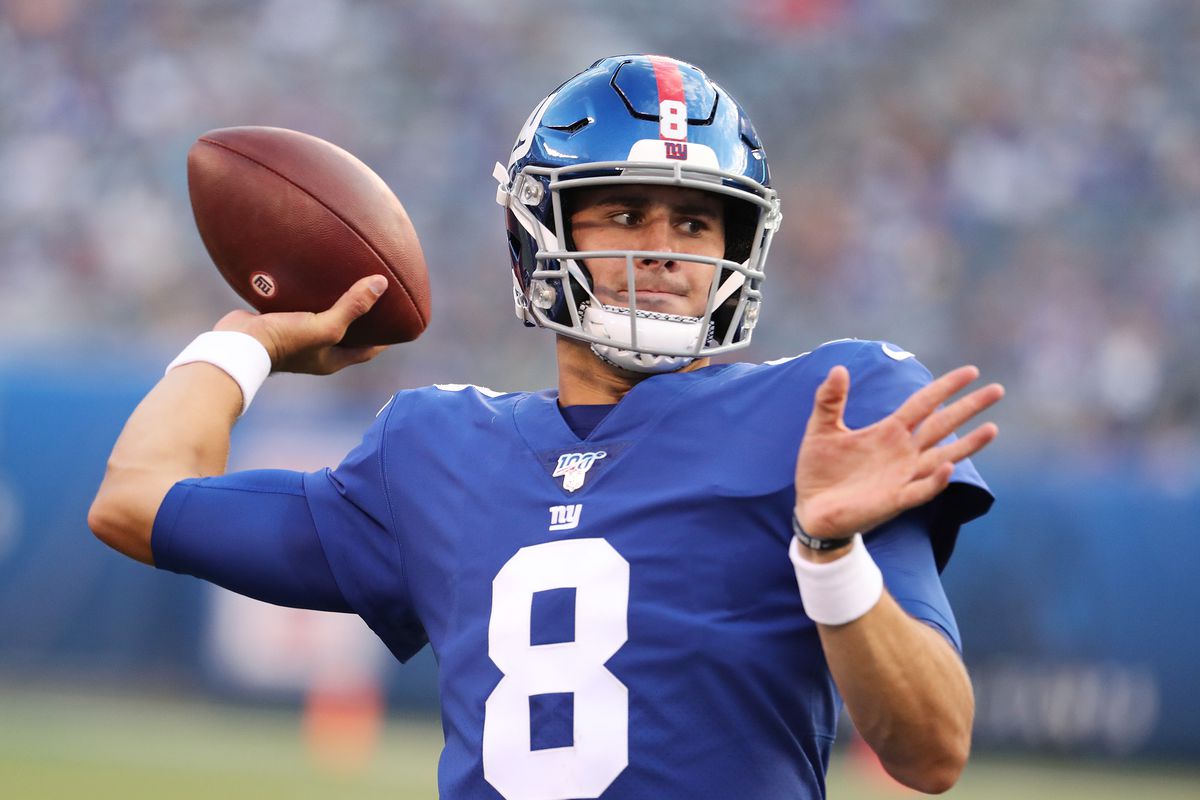 Daniel Jones marched the New York Giants down the field in his first NFL drive on Thursday. Jones completed every pass he threw, and ended the possession with a tough touchdown pass to Bennie Fowler III .