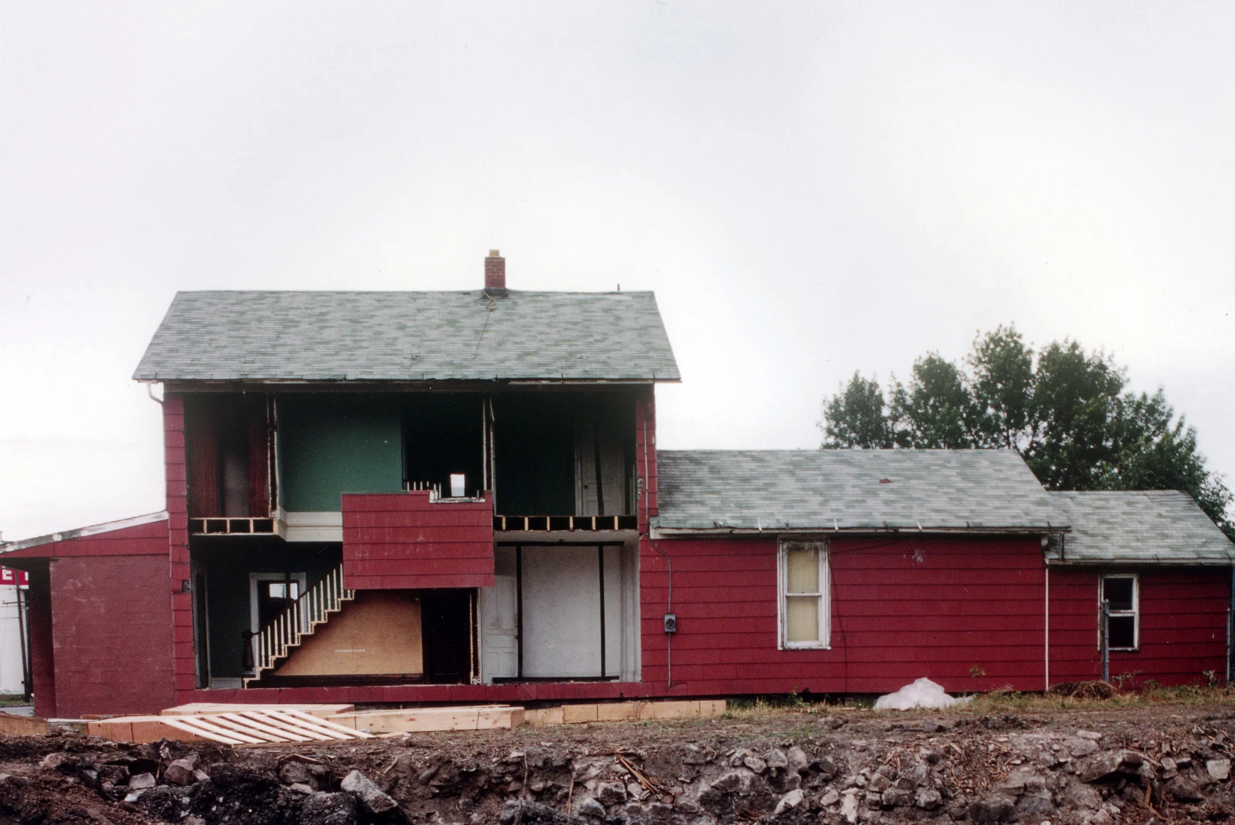 Bingo, 1974 9:40 min, color, silent, Super 8mm film on video In this August, 1974 project, Matta-Clark systematically removed the façade of a house in Niagara Falls, New York. Image courtesy of the Estate of Gordon Matta-Clark and David Zwirner Gallery, © 2017 ARS, New York