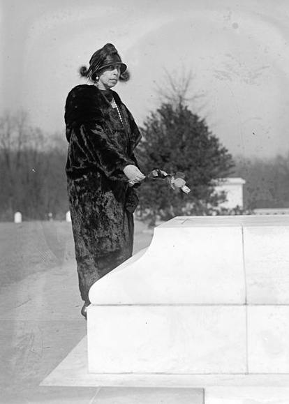 Grand Duchess Cyril at the Tomb of the Unknown Soldier, arlington cemetery, 1924.