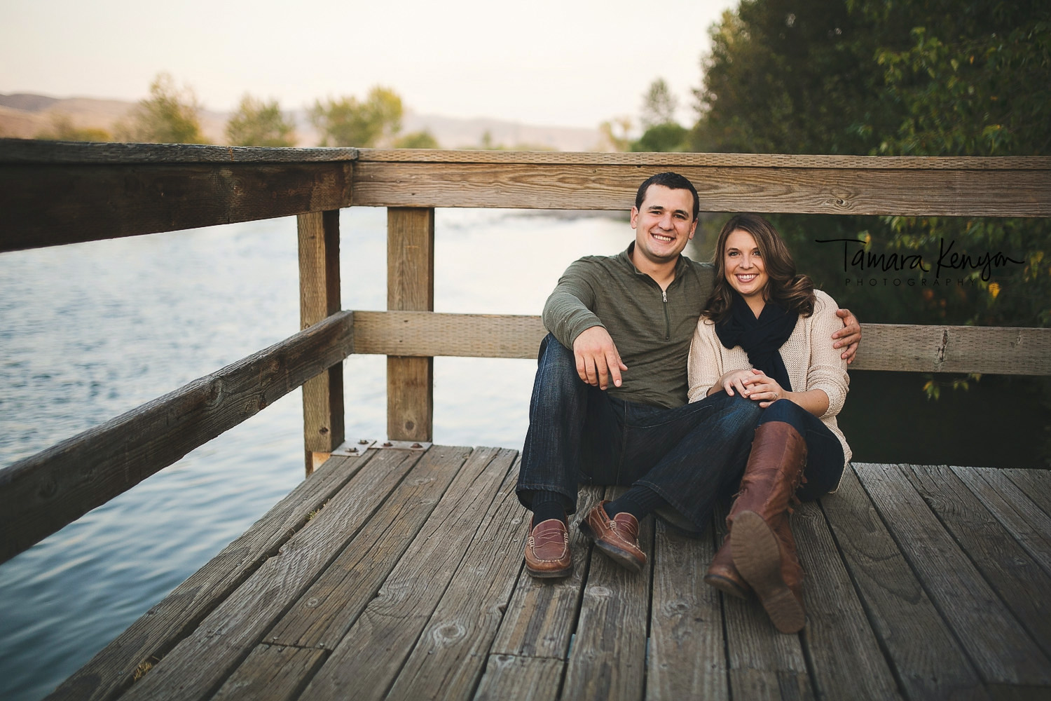 engagement photos in the fall in idaho