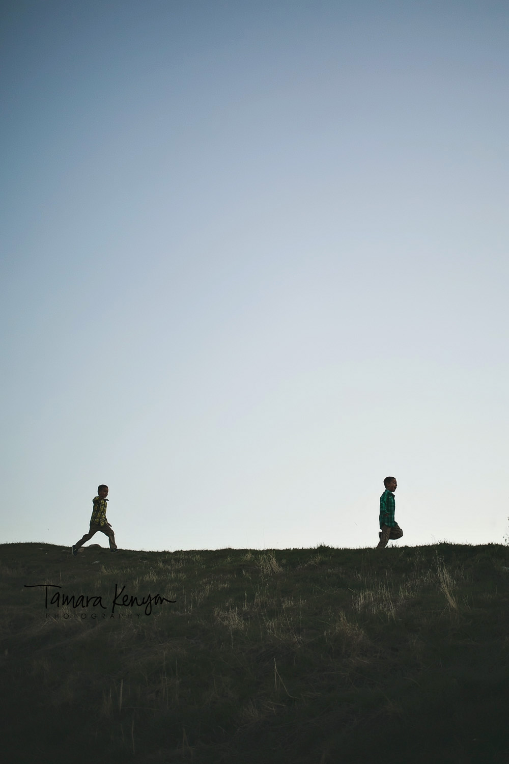 silhouette of boys running boise idaho