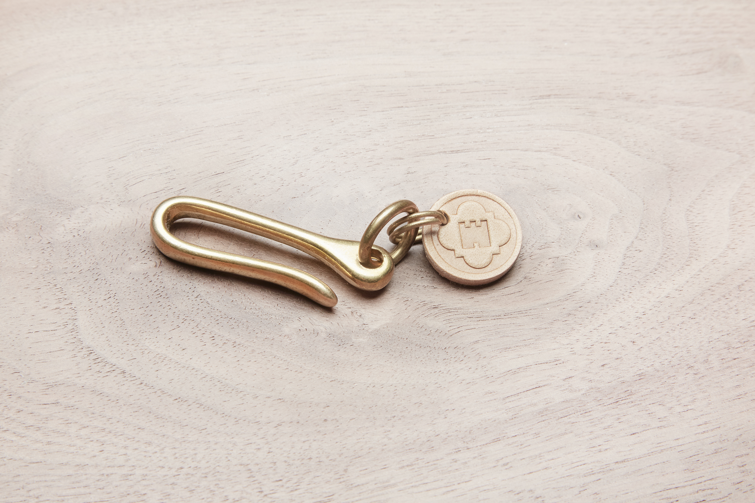 Small-Castle-fishhook-keyring-natural-02.jpg