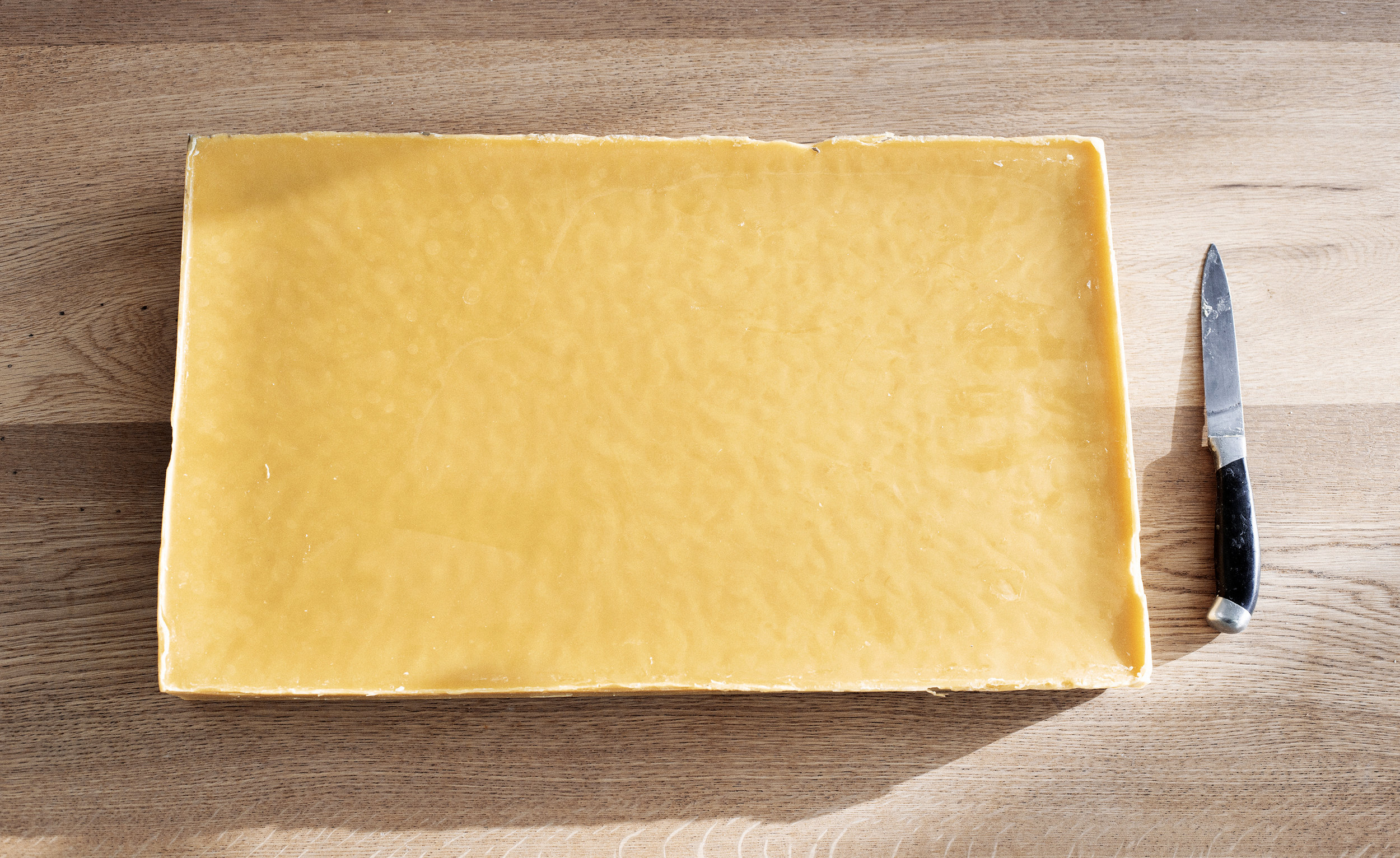 10kg beeswax block 03.jpg