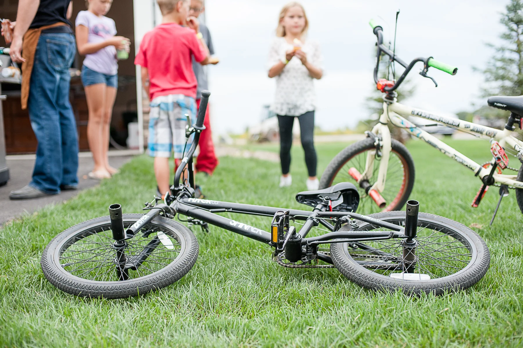Bike in grass-4x6-8301.jpg