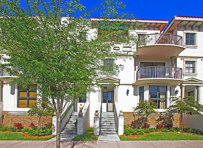 exteriorfront4_700.jpg