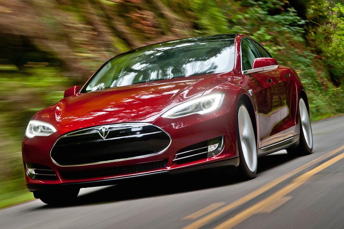 Tesla-Model-S-front-three-quarter-red.jpg