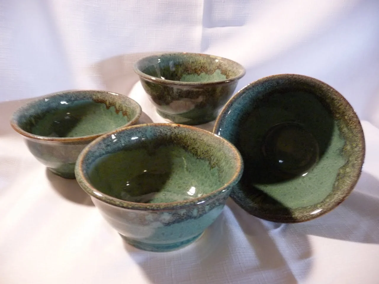 Small Rimmed Bowls
