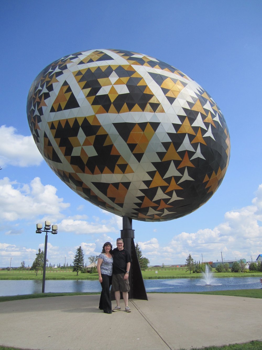 kara-joe-giant-easter-egg-vegreville.JPG