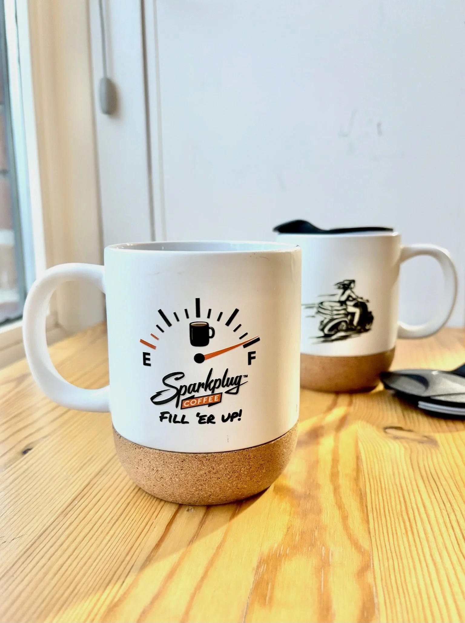 Sparkplug Mug with cork and lid