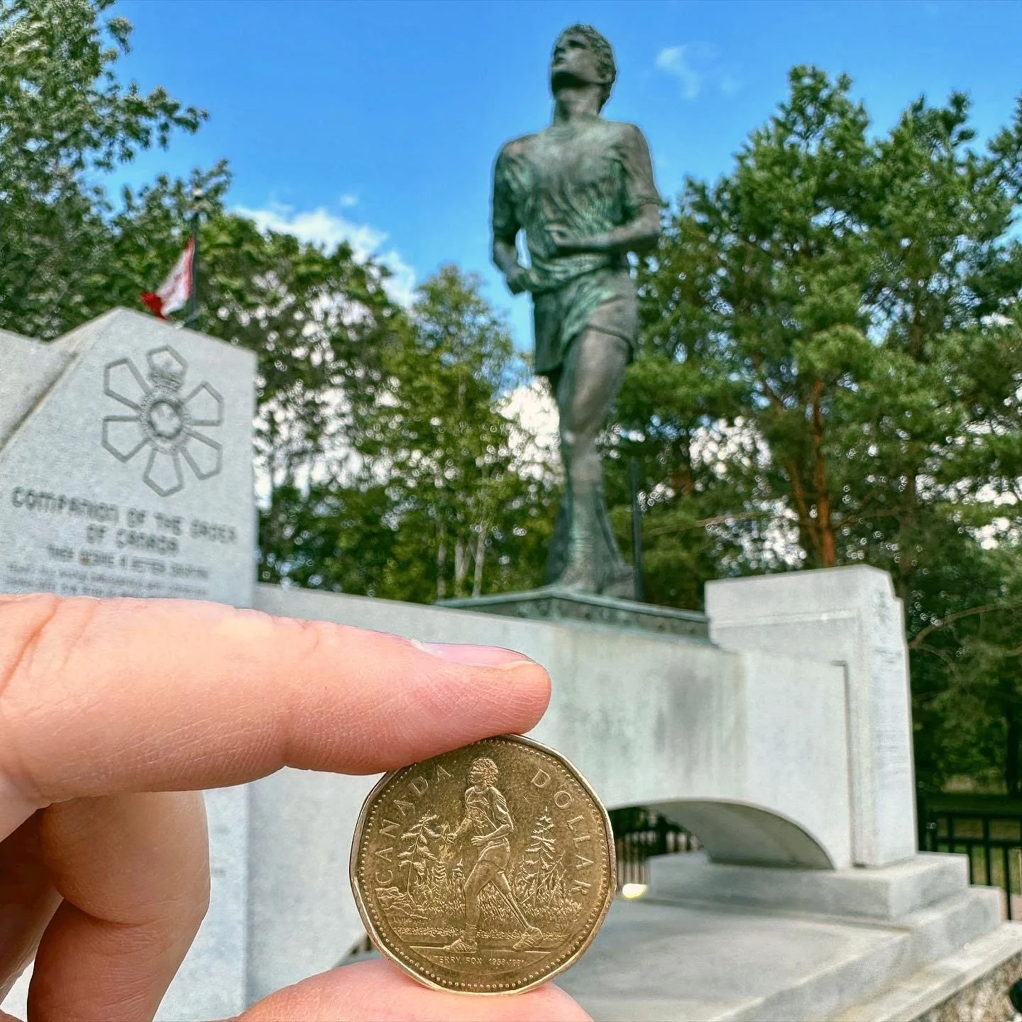 Joe-Terry Fox loonie statue 2.JPG